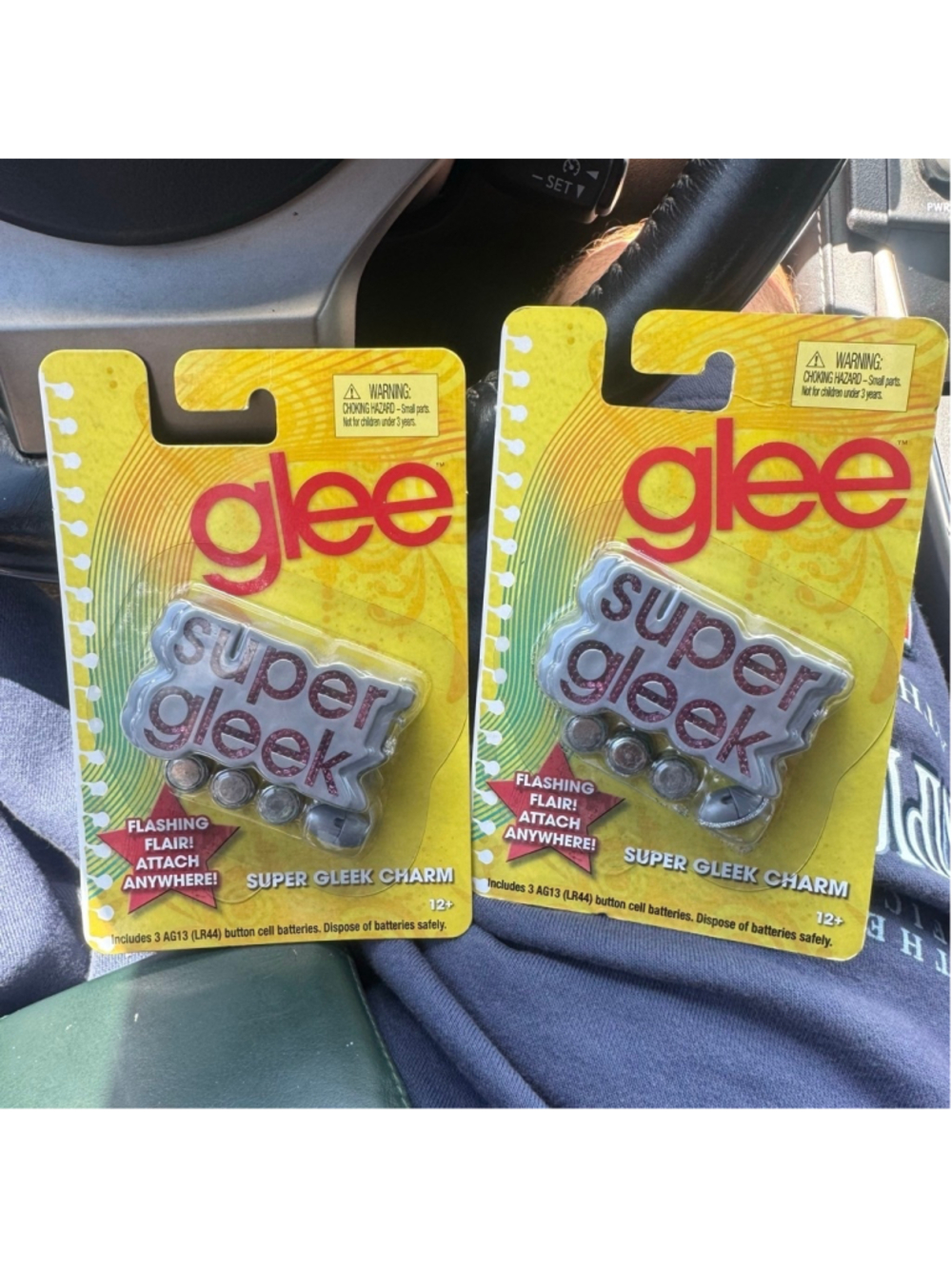 Set Of 2 NEW Glee Super Gleek Charm Flashing Flair Keyring Chains Mattel 2010